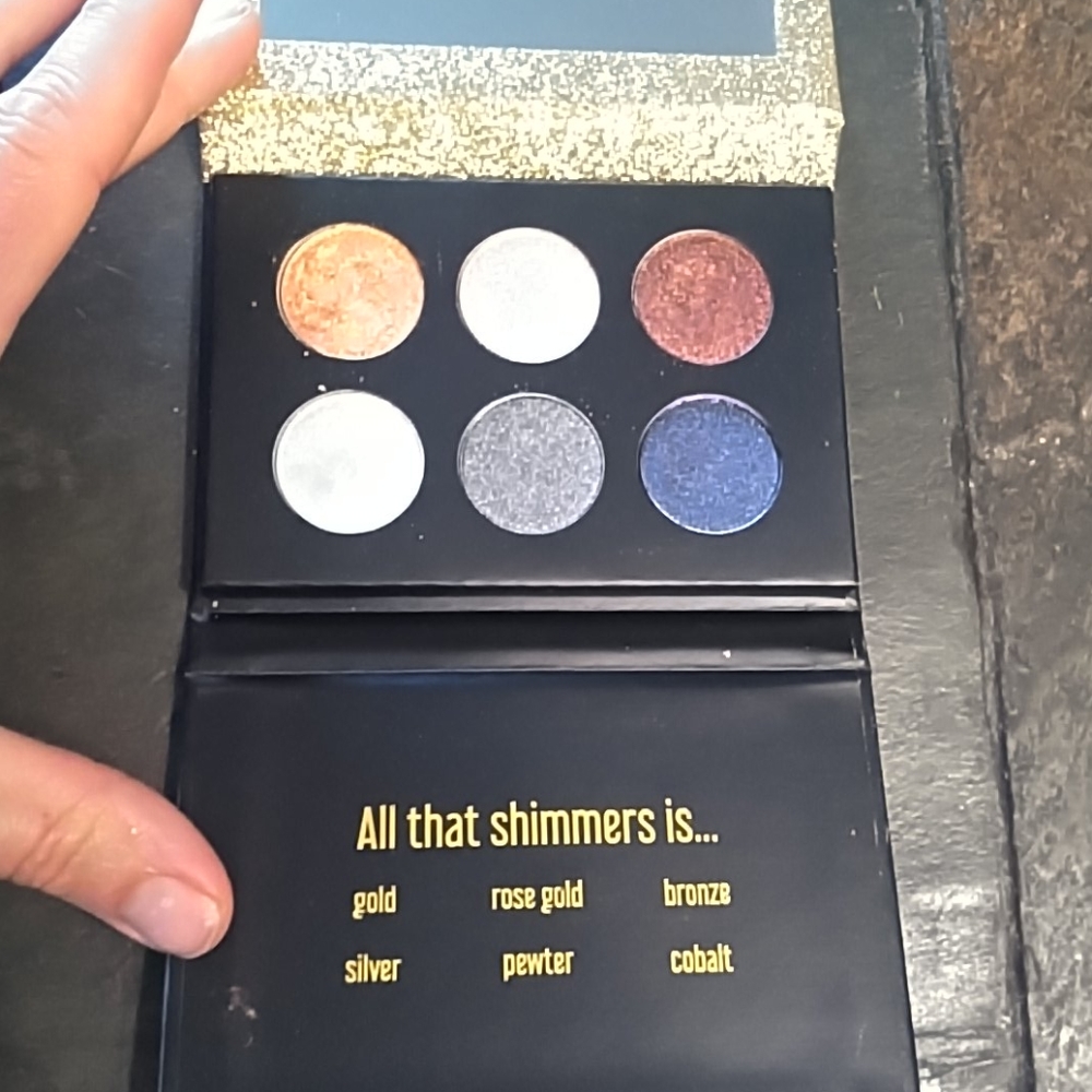 Eye shadow palette all that shimmers